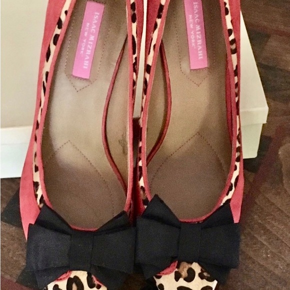 Isaac Mizrahi's red and black retro looking shoes. - Picture 4 of 4